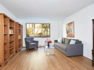 445 W 54th St APT 1B, New York, NY 10019