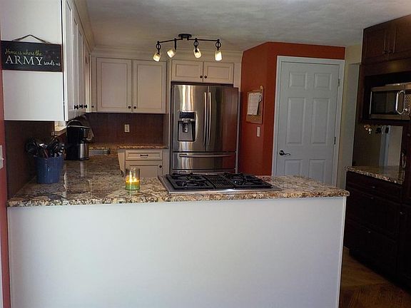 3rd image of 7510 N Oxford Pl