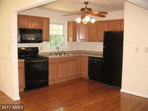 3rd image of 100 Lark Ln