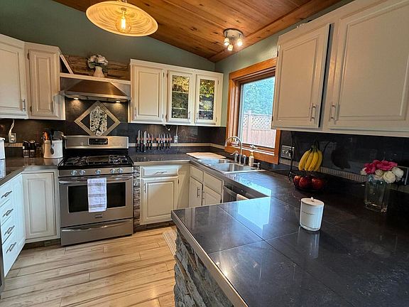 3rd image of 2560 Seine Ct