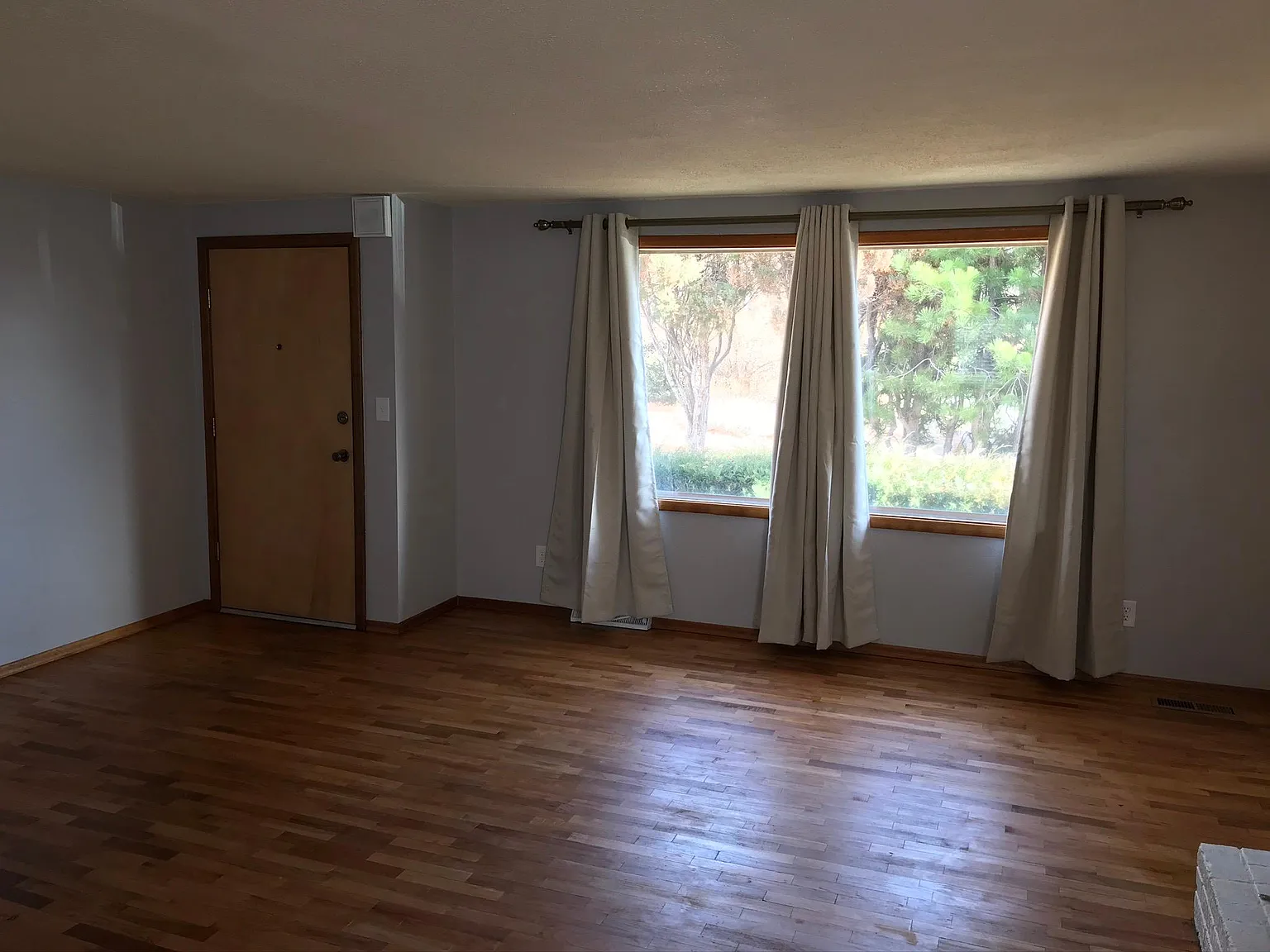 40 Moore Ave photo 1