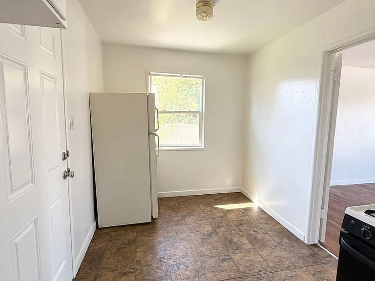 1940 E Hunter Ave — Photo 5