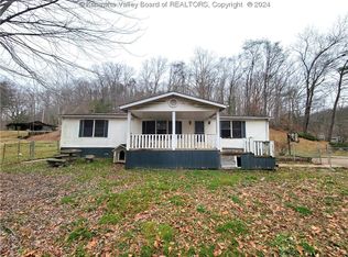 35 Artillery Dr, South Charleston, WV 25309
