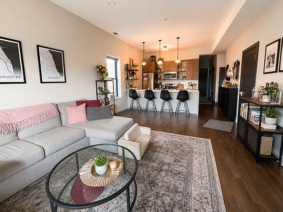 2nd image of 915 W Addison St APT 3