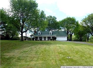 5475 Ridgetop Dr, Horn Lake, MS 38637