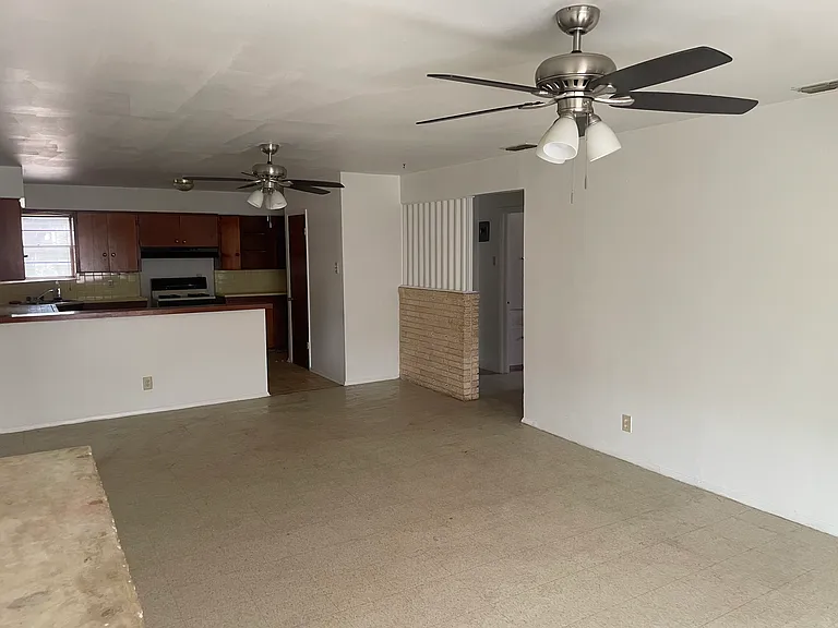 1102 E Lane St — Photo 12