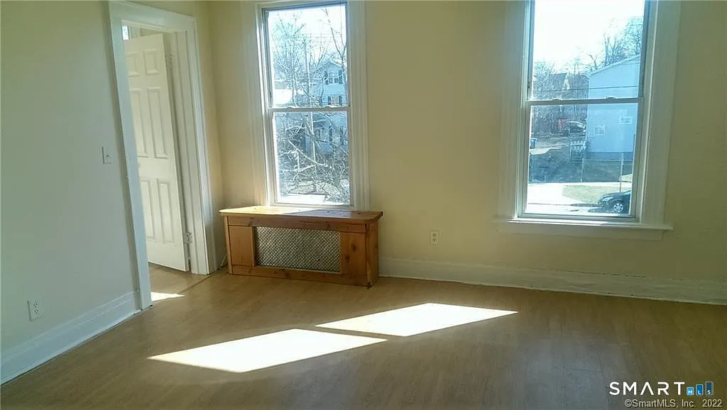 5 bed, 1.5 bath, 1883 sqft, $2,500 — Photo 4