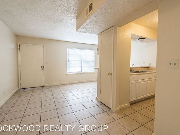 3rd image of 200 E Courtland Pl APT 02