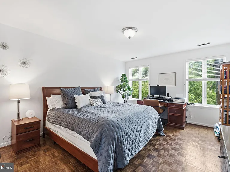 601 Wilkes St #301 — Photo 23
