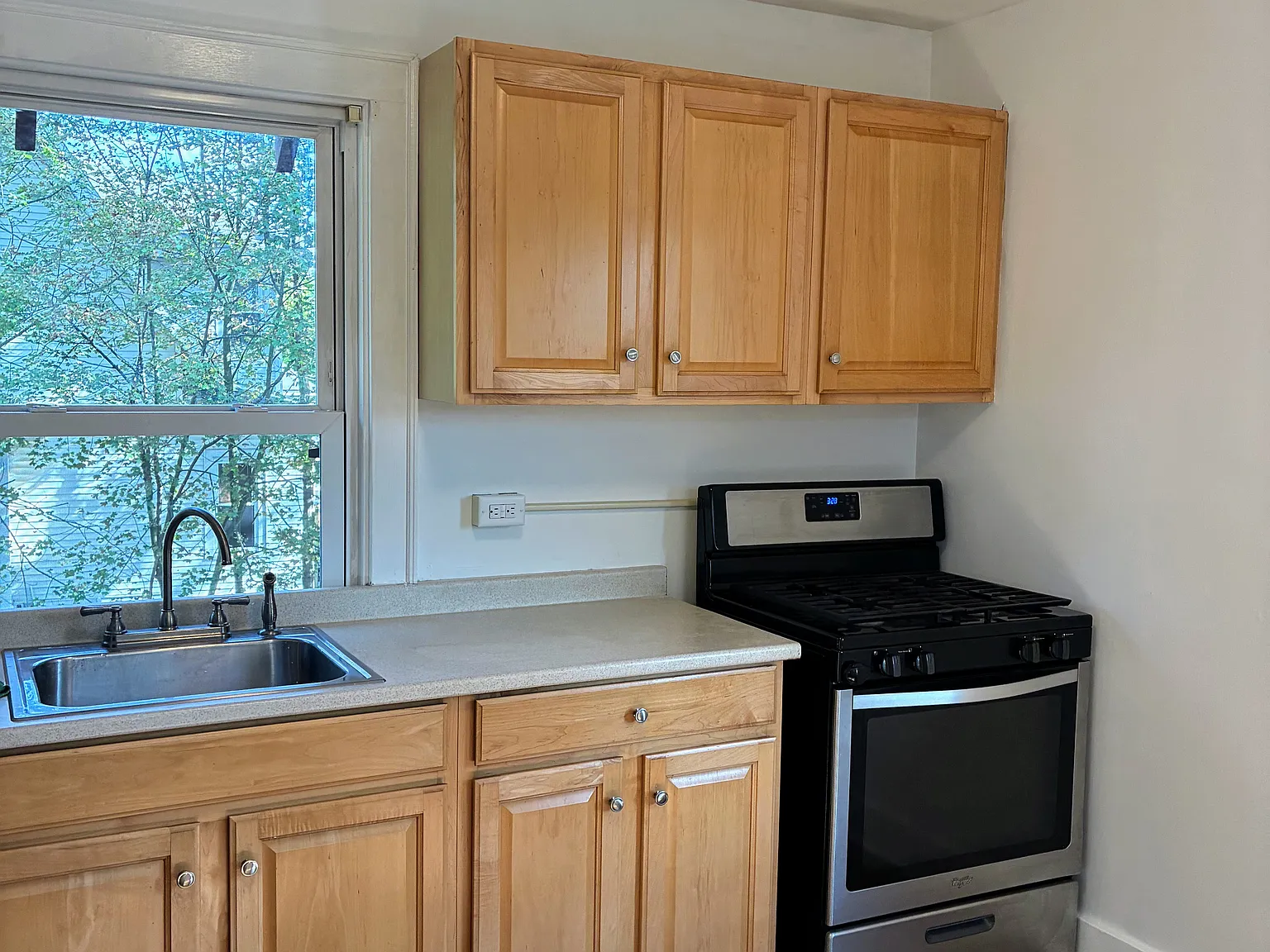 2 bed, 900 sqft, $1,350 — Photo 3