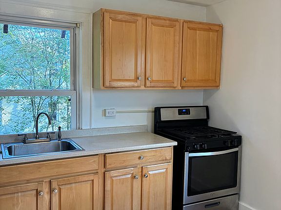 3rd image of 1584 Union St #2