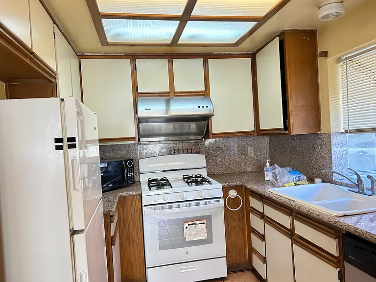 11683 Ramona Blvd — Photo 4