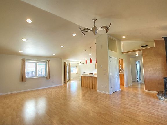 3rd image of 2601 17th Ave