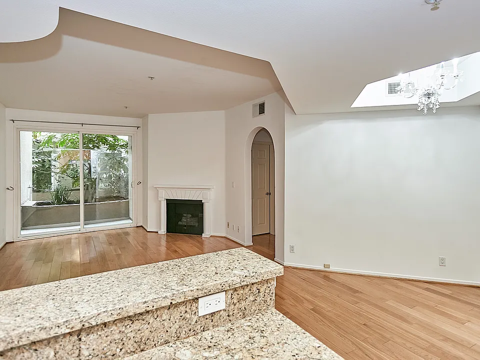 620 S Gramercy Pl #113