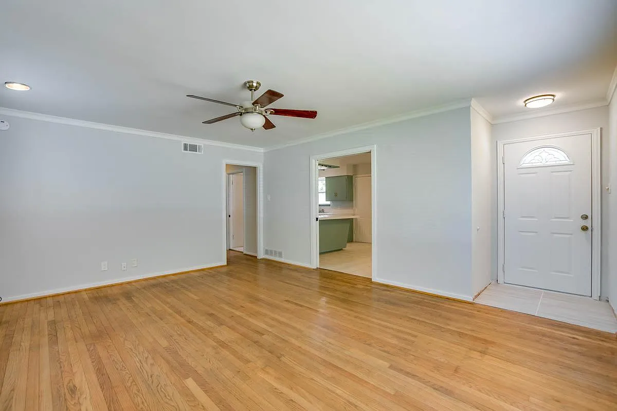 Building Photo - 2140 Springhill St