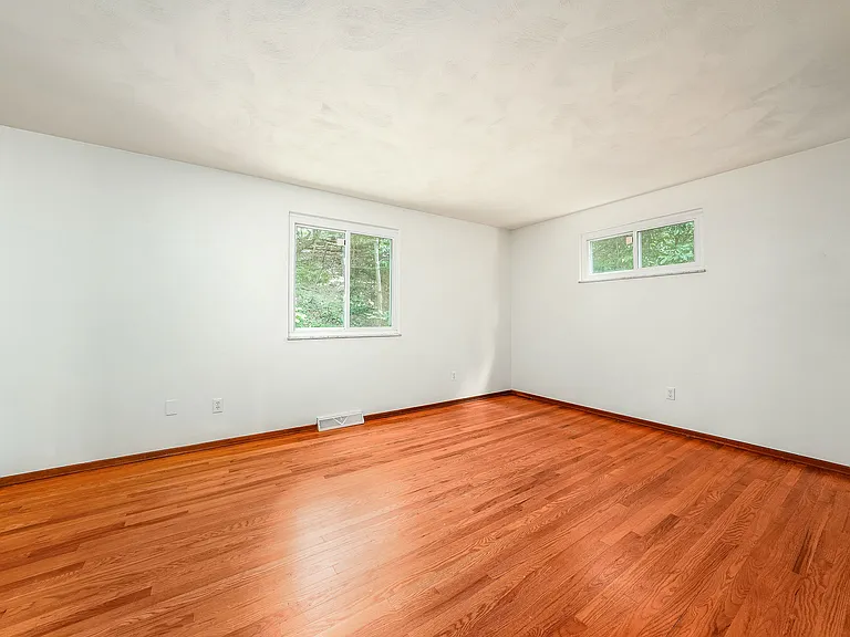466 Mohican Ave — Photo 20