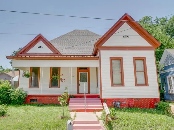 707 N John St, Palestine, TX 75801