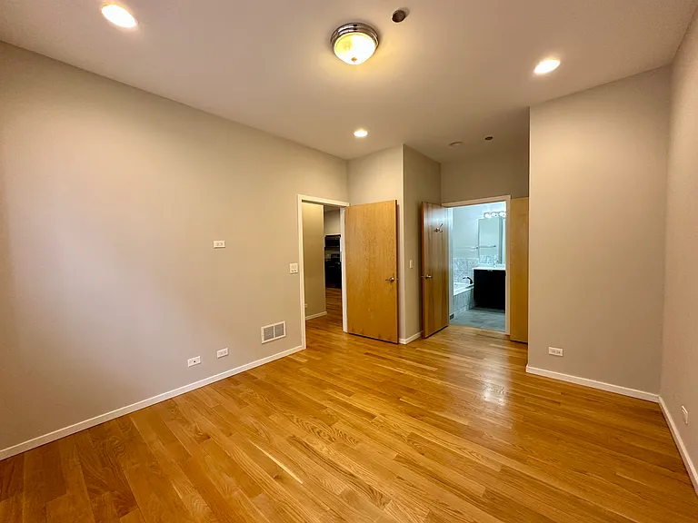 2157 N Damen Ave #201 — Photo 17