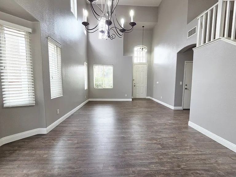 9946 Burton Lake Ct — Photo 10