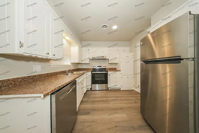 1509 Hampton Dr — Photo 4