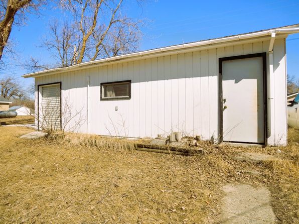 504 State St, Rolette, ND 58366