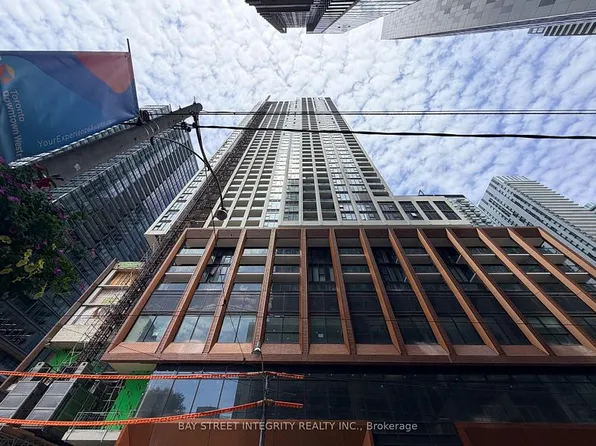 400 King St W, Toronto, ON
