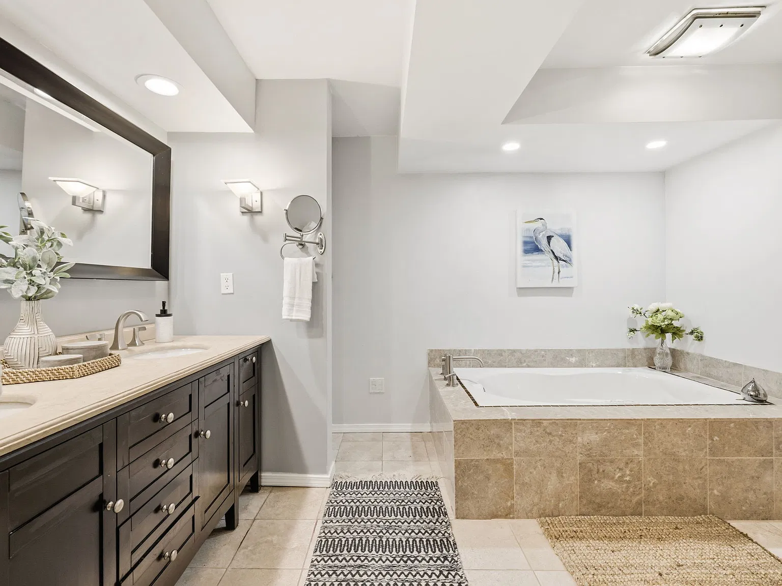 5 bed, 4.5 bath, 3800 sqft, $6,500 — Photo 3