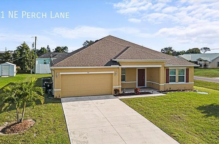 701 NE Perch Ln — Photo 1