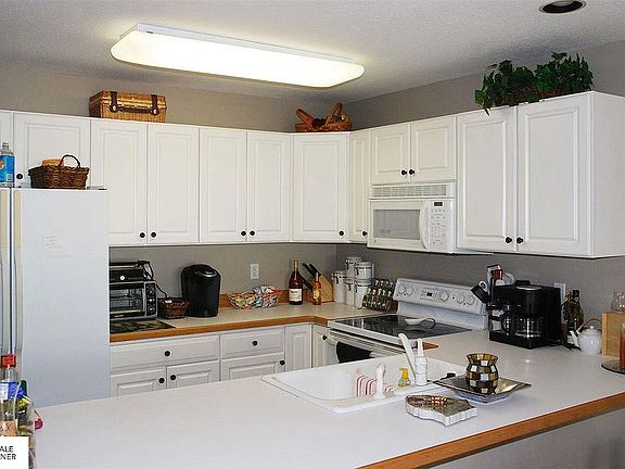 2nd image of 907 W Lake St Unit 6