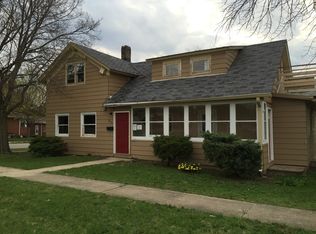 320 Van Buren St, Crystal Lake, IL 60014
