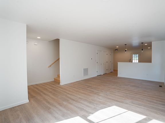 4th image of 2322 Holliday St #3