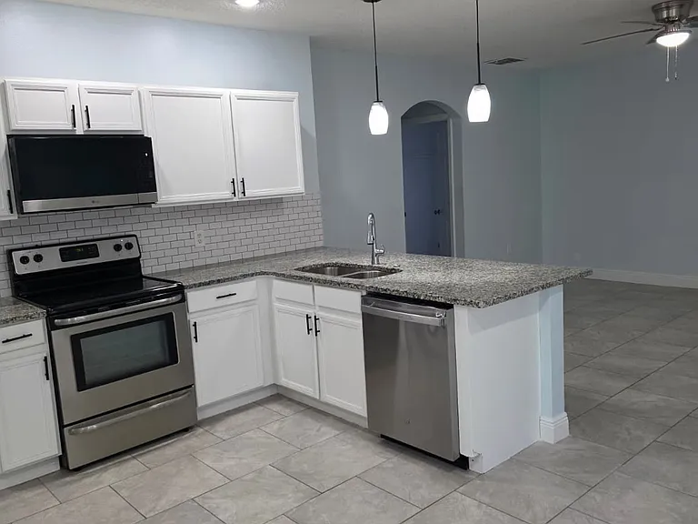 818 Mountbatten Ln — Photo 9