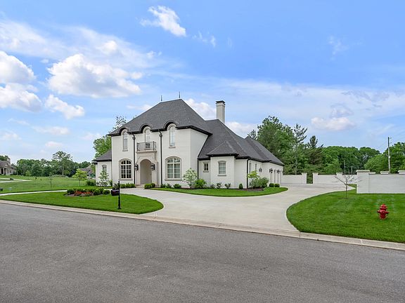 3rd image of 100 Lafontaine Ct