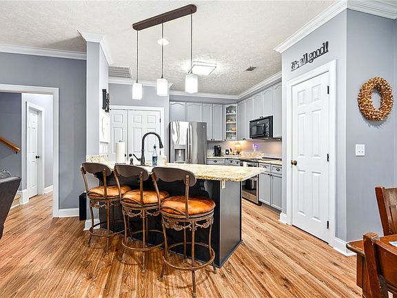 5th image of 1630 Academy Dr APT 606