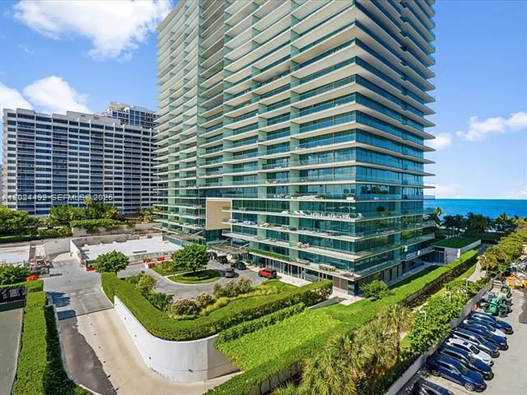 10185 Collins Ave #703 — Photo 15