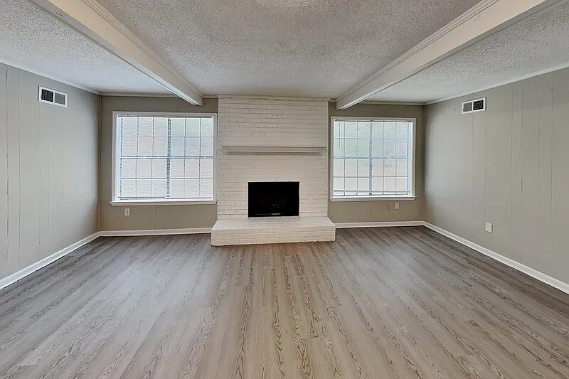 3 bed, 2.0 bath, 1584 sqft, $1,599 — Photo 2