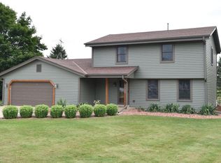 5522 E Overlook Cir, West Bend, WI 53095