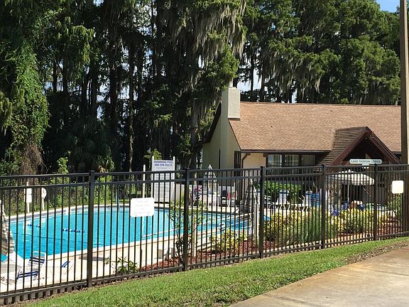 3rd image of 1305 Woodstock Dr