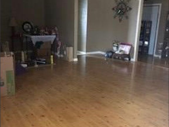 2nd image of 621 Llano St