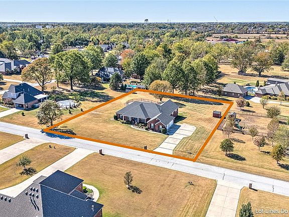 3rd image of 2389 Marylane Dr