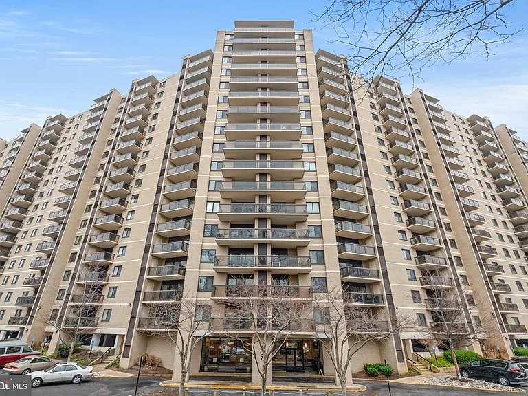 307 Yoakum Pkwy #703 — Photo 31