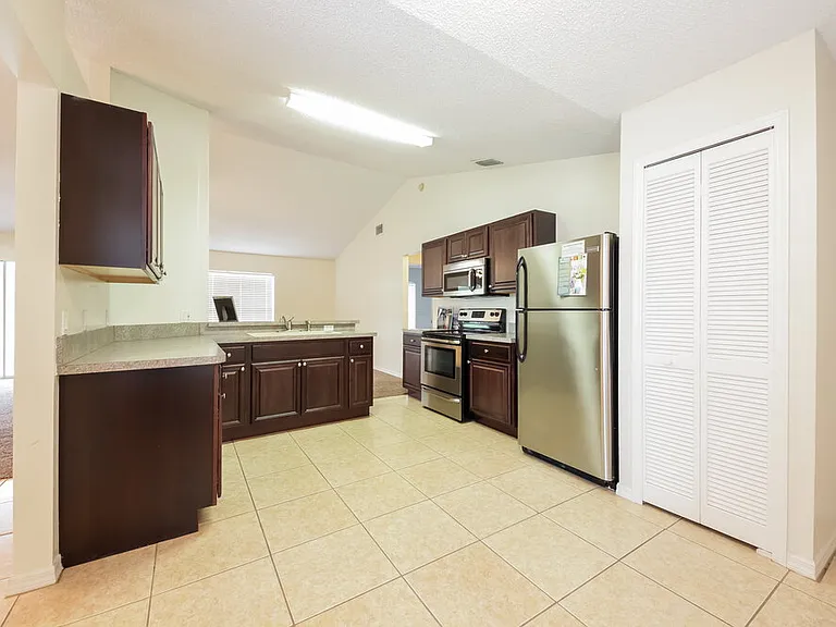 2556 Coachbridge Ct — Photo 6