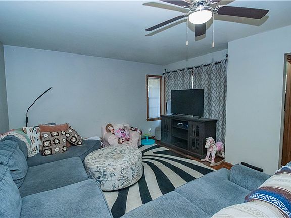 5th image of 1003 W Newman Ave