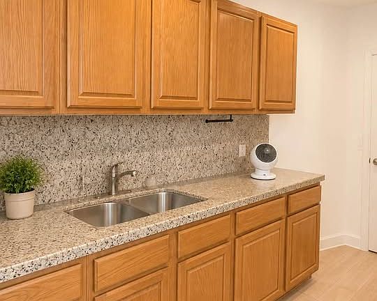 5th image of 410 S Ocean Breeze St #2