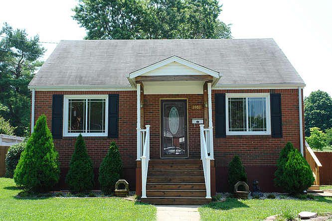 1st image of 2403 Ravenwood Ave NW