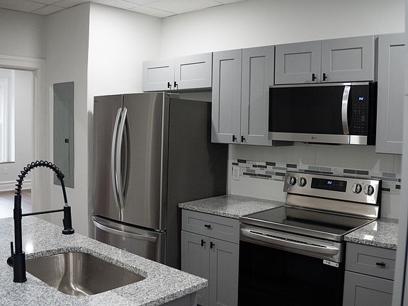 4th image of 1127 Hamilton St #1