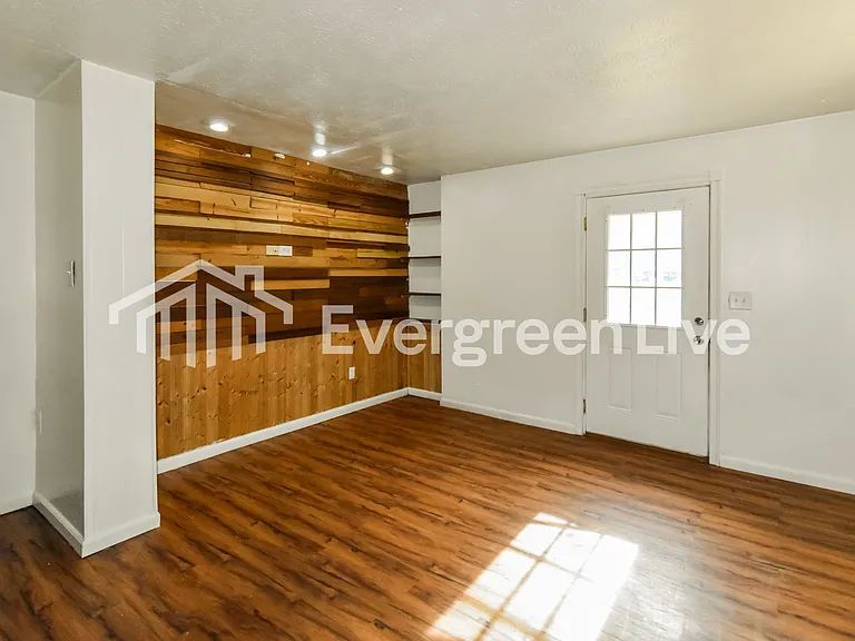 1119 Glenwood Rd — Photo 4