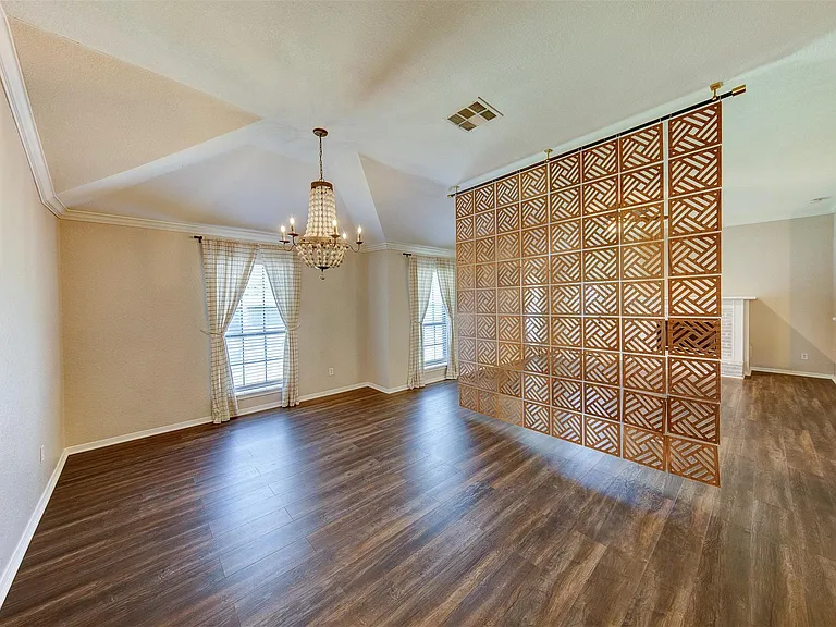 402 Live Oak Ln — Photo 4