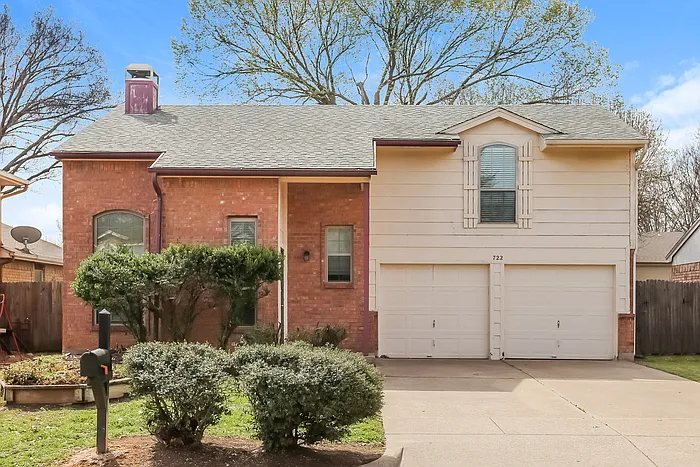 722 Nightingale Cir — Photo 1