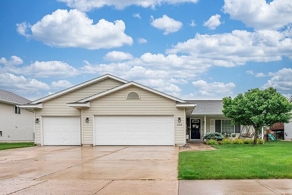 4418 Springfield Dr Eau Claire Wi 54701 Mls 1554159 Zillow [ 683 x 1024 Pixel ]